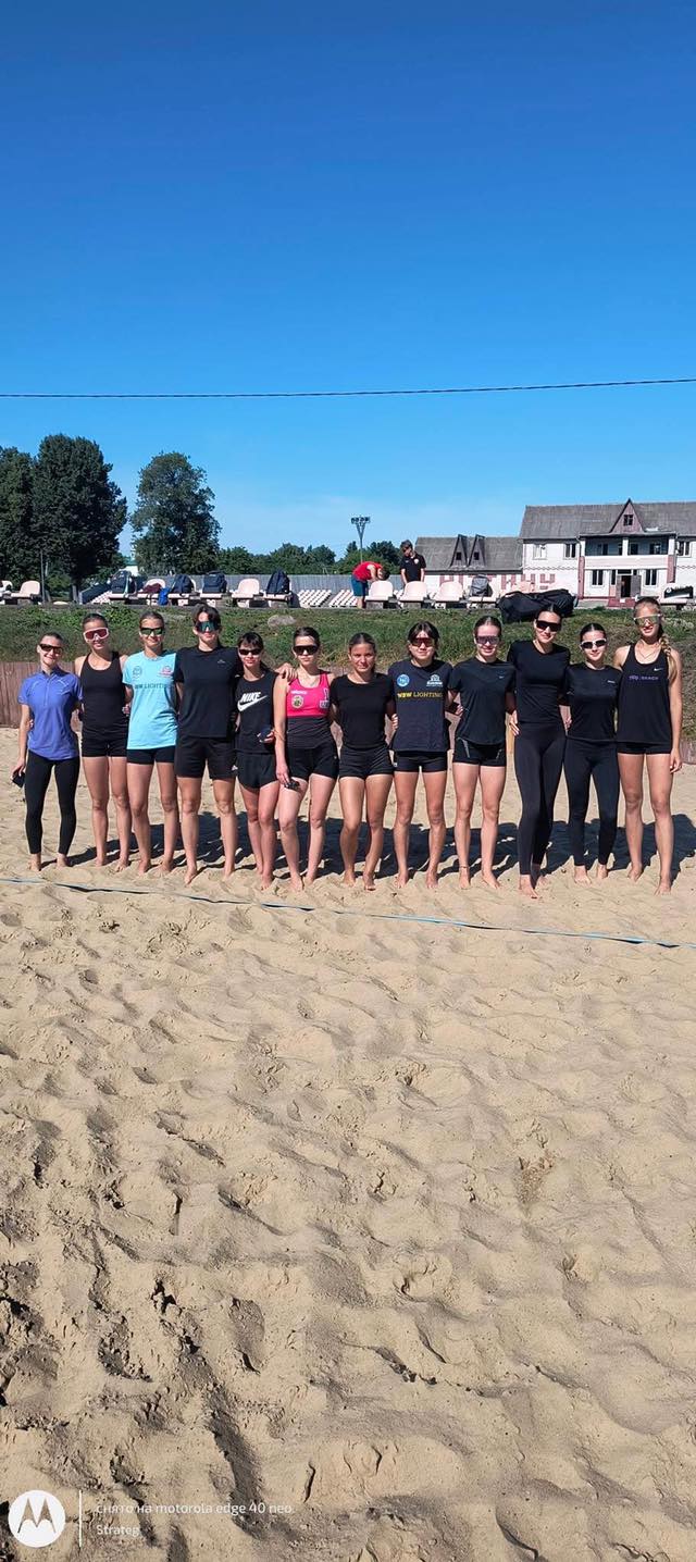 Всі разом на майданчику